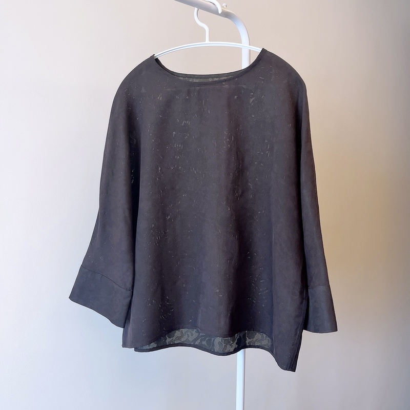 Silk Top for Women, Summer, 100% Mulberry Silk, Fragrant Cloud Yarn, Minimalist Top, Full Rokong Yarn, Round Neck, High-End Feel Silk Top for Women, Summer, 100% Mulberry Silk, Fragrant Cloud Yarn, Minimalist Top, Full Rokong Yarn, Round Neck, High-End Feel