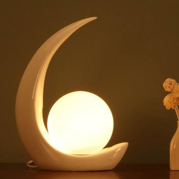 Creative Swan Bedside Lamp for Wedding Bedroom, Modern and Romantic, Warm and Stylish, Personalized Wedding Room Decoration