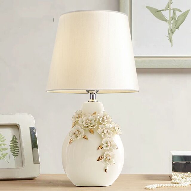 Table Lamp Bedroom Bedside Lamp Warm and Romantic Modern Simple Pastoral Living Room European Style Wedding Room Household Ceramic Table Lamp