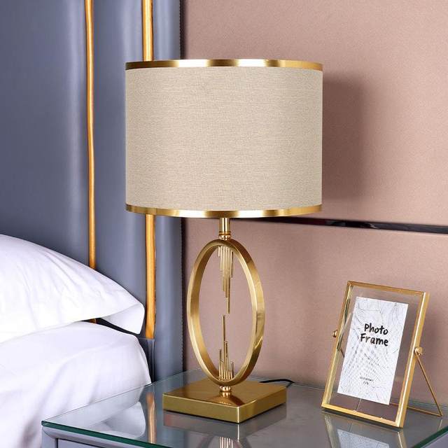 2025 New Model Light Luxury Bedroom Bedside Lamp, European-Style Luxurious Touch-Sensitive Bedside Counter Lamp for Living Room, American High-End Feel