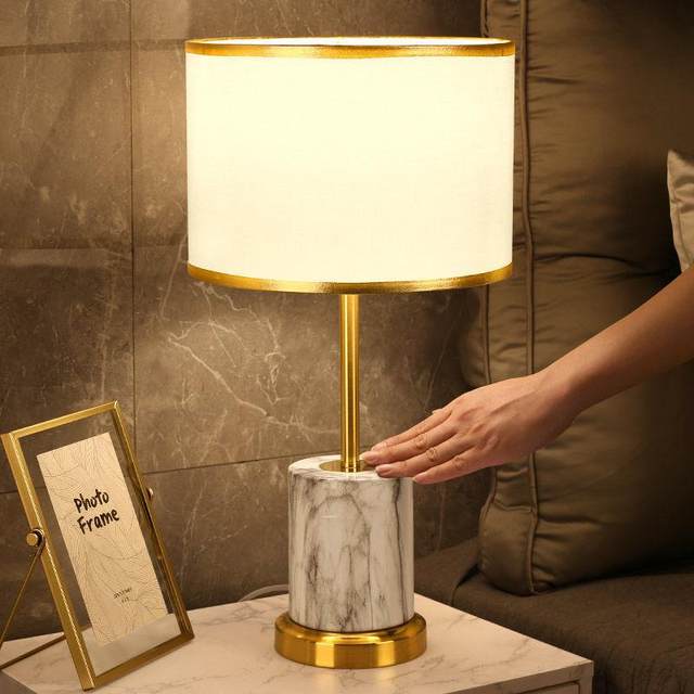 Nordic light luxury bedside lamp bedroom modern simple touch model room breastfeeding table lamp warm and romantic living room study
