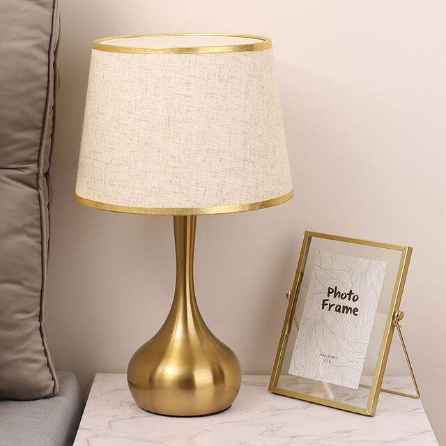 American-Style Bedroom Bedside Lamp, Light Luxury Table Lamp, Romantic Post-Modern Touch Nordic Master Bedroom Sensor-Type Dimmable Table Lamp