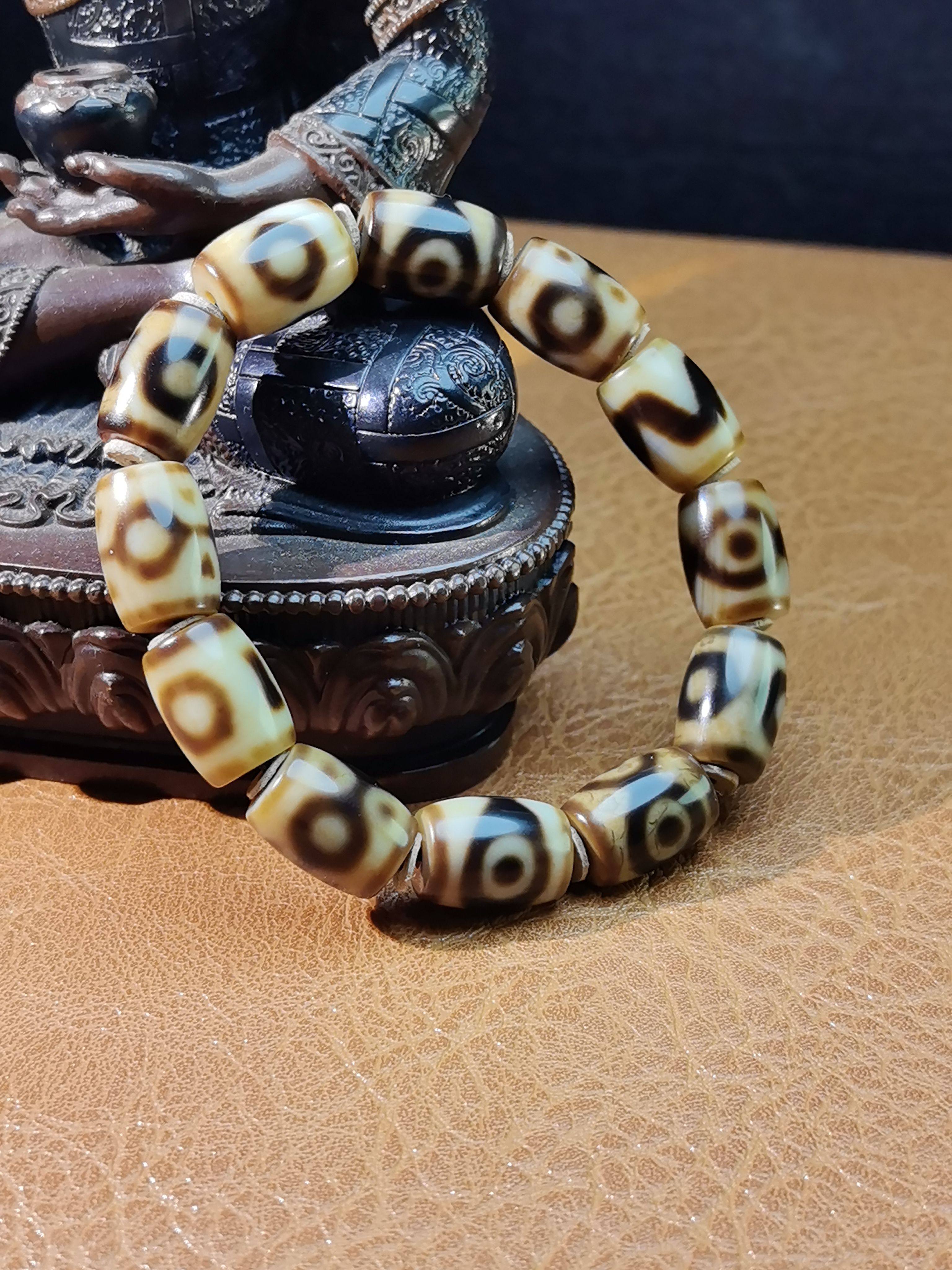 Three eyes and two eyes tiger tooth multi-treasure dzi bead
