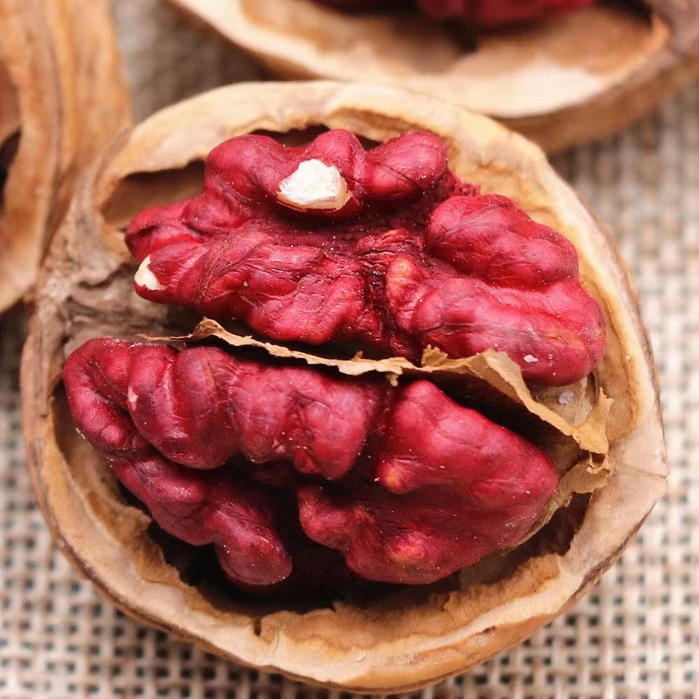 Xinjiang specialty in authentic wild red red red red red blood walnuts peel 185 paper walnuts new cargo 5 kg