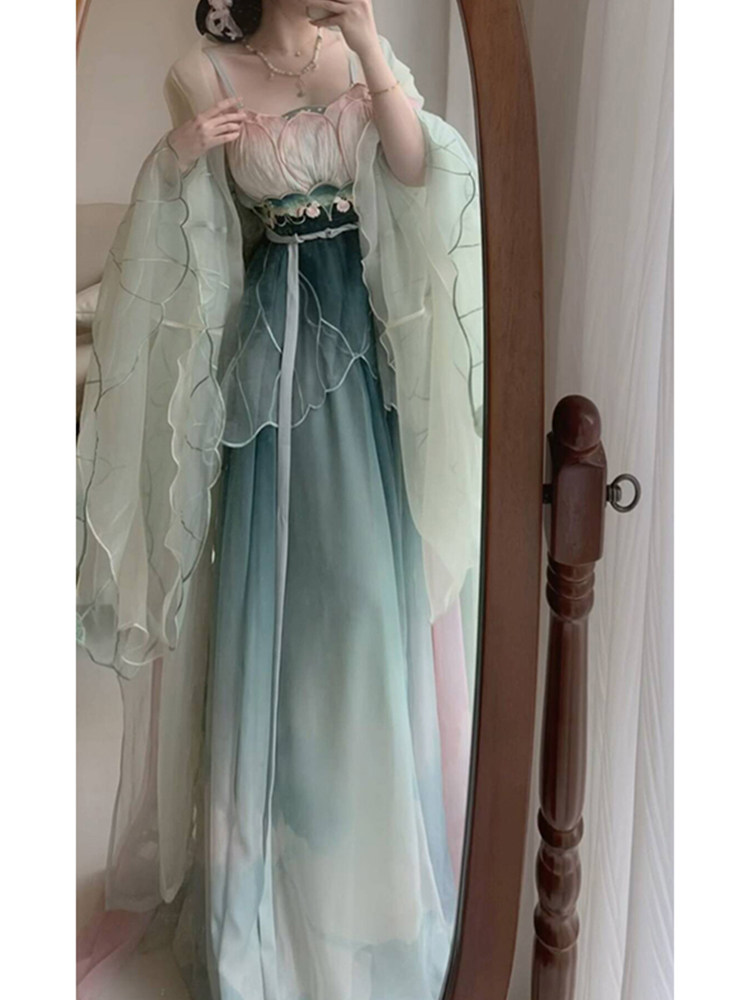 Bloom in Elegance: Lotus Embroidered Heziqun Hanfu Set for Spring - Product image 8