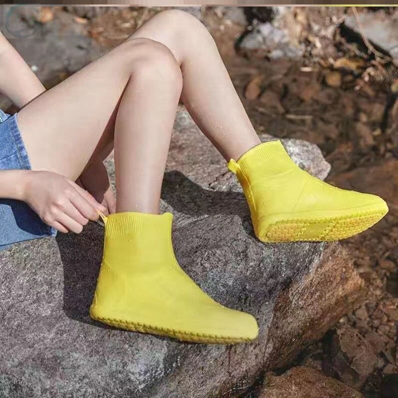 Rain shoe cover thickened silicone Korean set foot protection snow net red rubber cover outdoor farm repeatedly low tube to go out