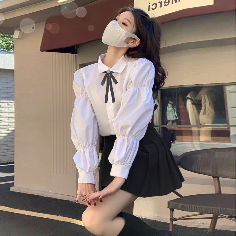 College-Style White Shirt for Women with Puff Sleeves, Stylish Design, High-End Look, Trendy and Age-Reducing Long-Sleeved Shirt