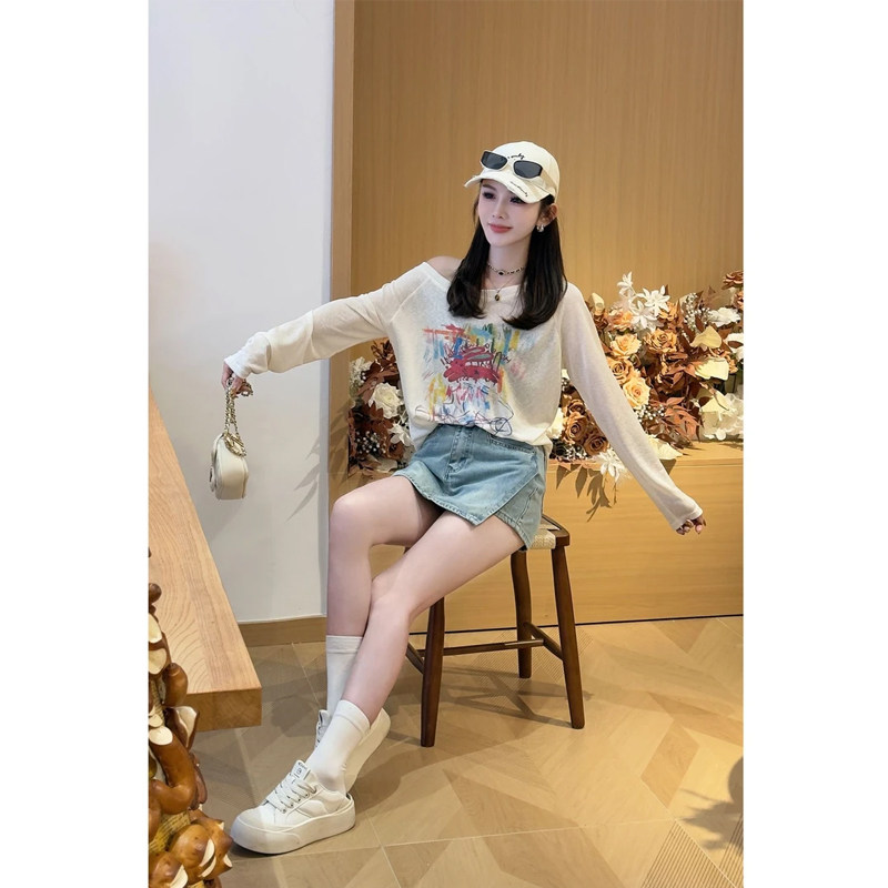 2026夏季新款慵懒风防晒衫休闲宽松T恤女时尚潮牌印花露肩罩衫潮
