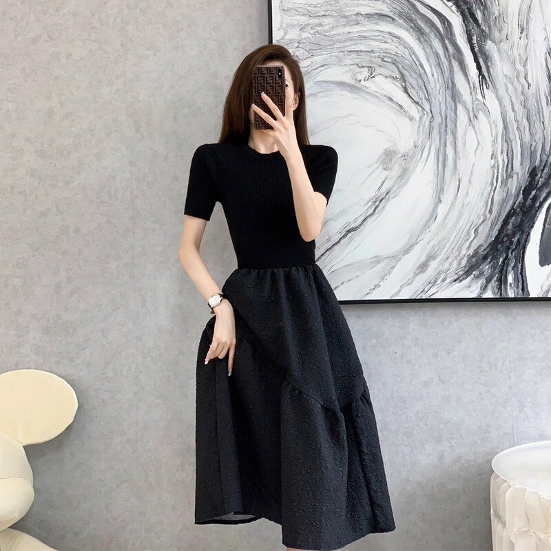 French Retro Hepburn Style Little Black Dress, Ice Silk Knitted Flared Skirt, Waist-Cinching Slim-Fit Mid-Length Dress for Women in Summer