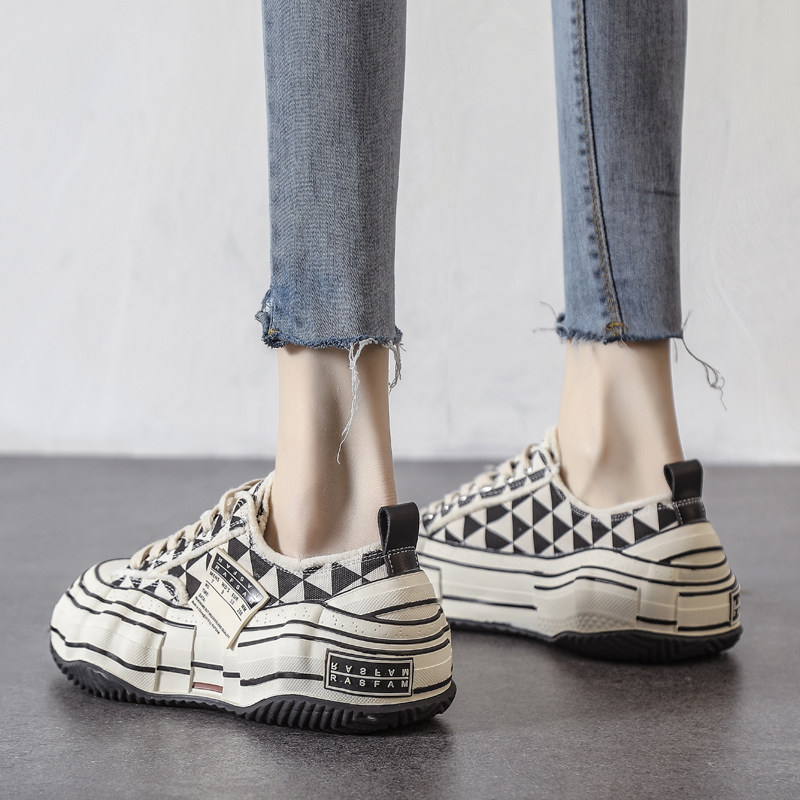 A quick glance at your ~ small crowddesign thick bottom dissolved shoes female summer new vinocie little fragrant wind sails fabric shoes 100 hitch