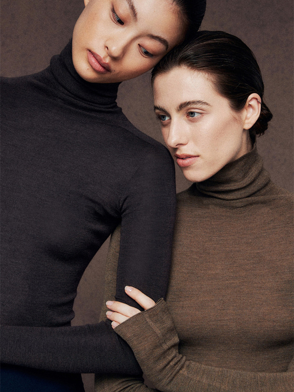 High-End and Elegant Turtleneck Knitted Base Shirt for Women, Unique and Stunning Slim-Fit Sweater for Autumn and Winter, Layered with a Stacked Collar Top