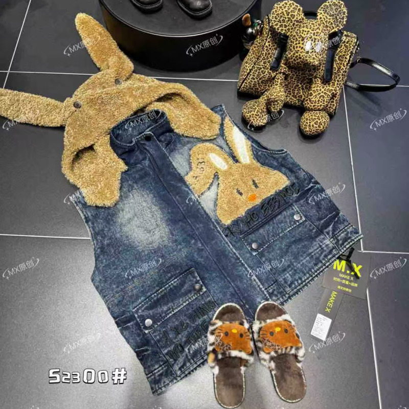 2025Mx Autumn/Winter High-End Denim Vest for Women, V-Neck, Single-Breasted, Layered Vest, Fashionable and Stylish, Dark Blue