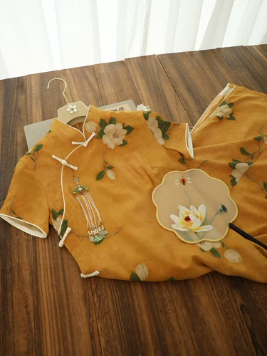 Горный чай, летнее легкое элитное желтое ципао, 2025 года, светлый стиль, яркий броский стиль