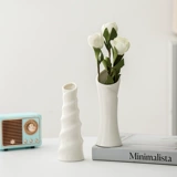 Простая мини-белая ваза, композиция из сухоцветов, гидропонное устройство, керамическая столешница, фотореквизит, небольшие украшения, украшения.