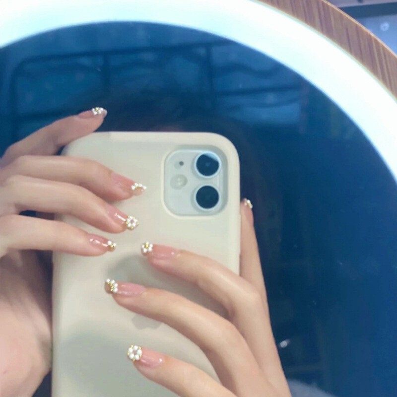 2026 New Model Children's Nail Art Wearable Short Nails with a Whitening Effect, Versatile Pearl Flower Design, 24 Pieces of Fake Nail Stickers 2026 New Model Children's Nail Art Wearable Short Nails with a Whitening Effect, Versatile Pearl Flower Design, 24 Pieces of Fake Nail Stickers