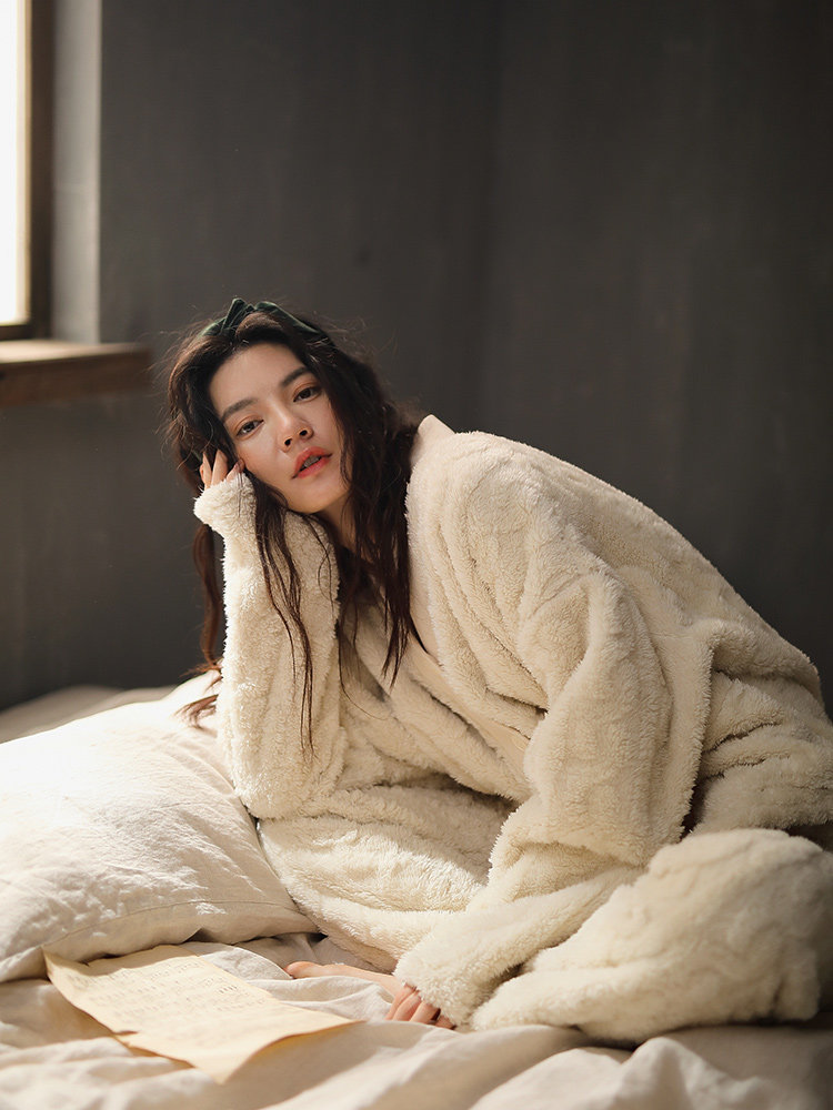 Coral Suede Pajamas Woman Winter Plus Suede Thickened Warm Comfort Flannel Velvet Cardiovert Autumn Winter style Home Residence Suits Extras