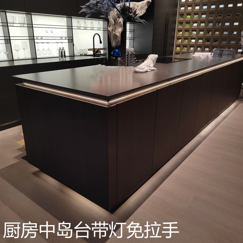 Light Luxury Kitchen Island with Lights, Handle-Free Western-Style Kitchen, Sintered Stone Countertop, Hidden Handle, Aluminum Alloy Light Trough Light Luxury Kitchen Island with Lights, Handle-Free Western-Style Kitchen, Sintered Stone Countertop, Hidden Handle, Aluminum Alloy Light Trough