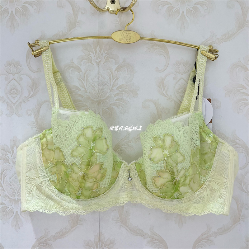 Wacoal Wb31C4 Gold Label 3/4 Light Cup Push-Up Bra with Exquisite Embroidery 1099 Wacoal Wb31C4 Gold Label 3/4 Light Cup Push-Up Bra with Exquisite Embroidery 1099
