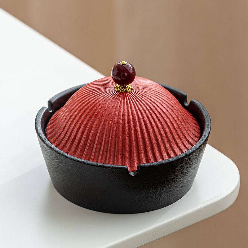 Station Desktop Decoration Office individuality official hat with lid dorm room Tobacco Ashtray Retro without falling ash Diviner