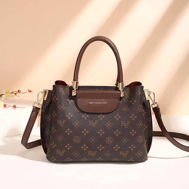 The Dnieatero, the designer Nordic light extravagant, used to rely on each other's shoulder genuine leather upscale