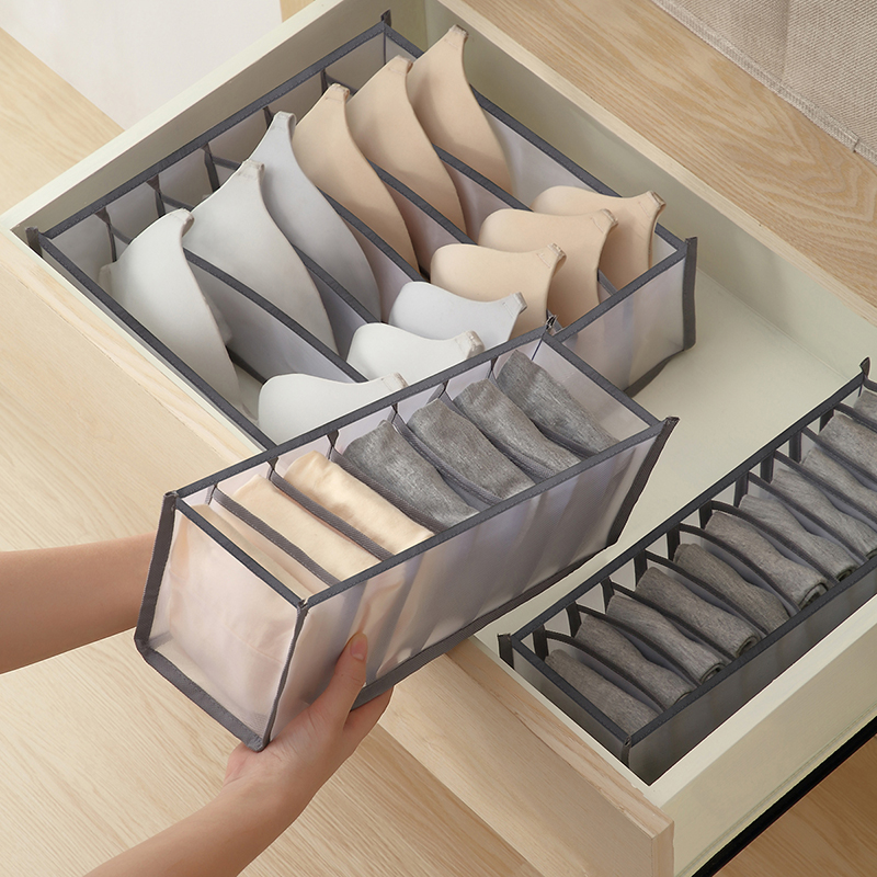 Separate the collection box of clothing and separate and organize the box