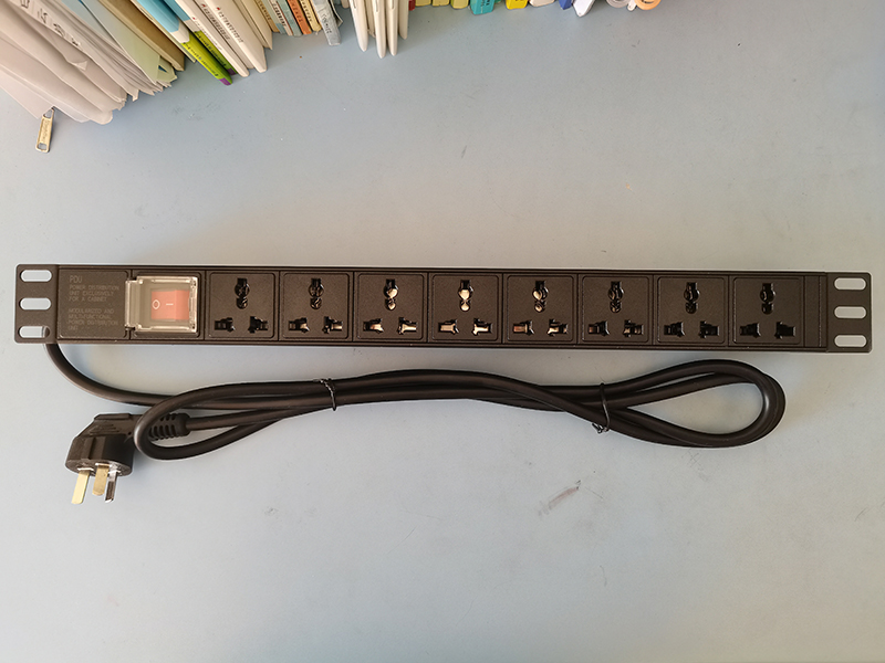 PDU Socket Internet Enclosure PDU Drain 6-10-bit power supply 10-16A HOLE RACK LIGHTNING PROTECTION