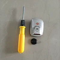 Ярко -серебряный замок на слитках