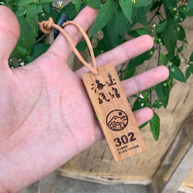 Solid Wood Small Wood Card Engraving Custom Number Hand Card Day Style Minjuku Hotel Key Card Key Button listing lettering