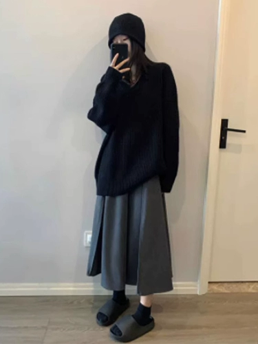 Черный демисезонный ретро трикотажный свитер, V-образный вырез, коллекция 2023, оверсайз