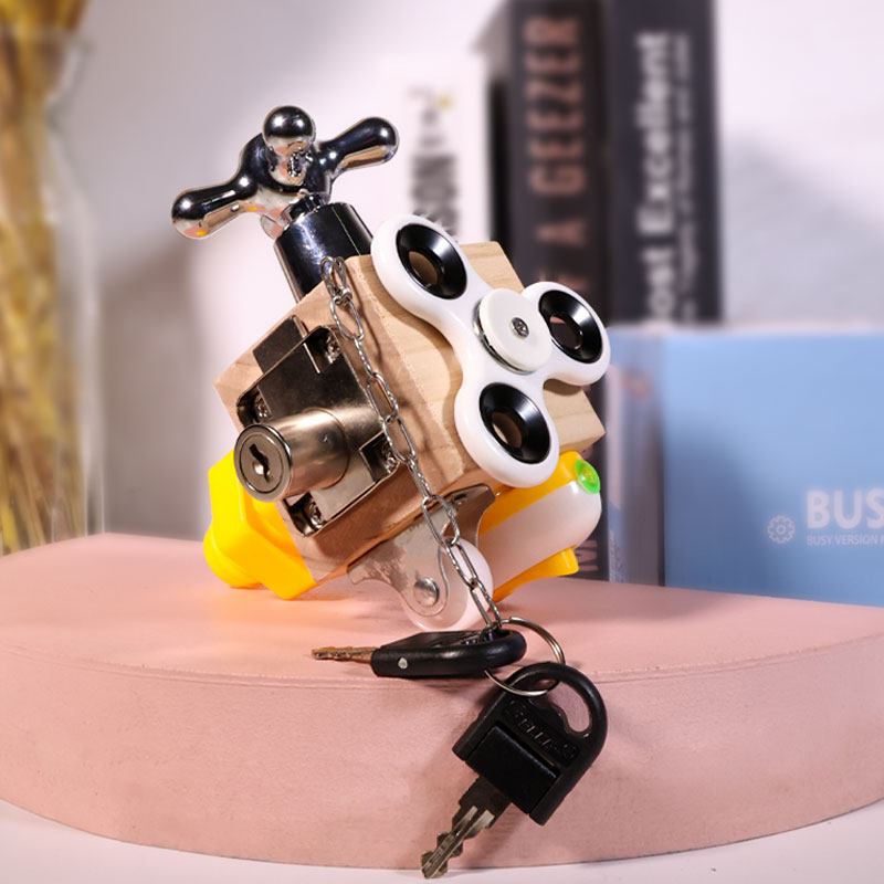 Baby busy board children busy Montessori early teaching 2 year old Montessori teaching key unlocked toy blocks