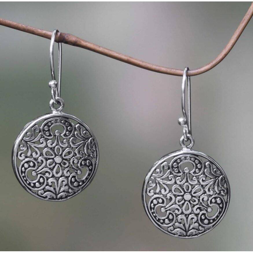 Fashion Minimalist Round Floral Hollow Pendant Jewelry