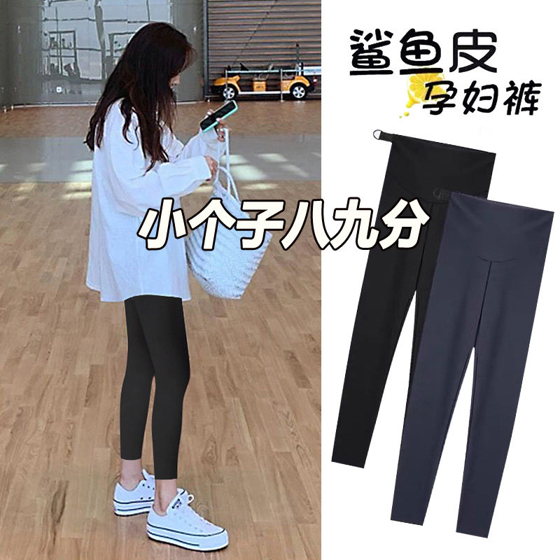 身長150cmの小柄な妊婦さん向け、春秋用の8/9丈レギンス（アウターとしても着用可能）、秋冬用のフリース裏地付きサメ柄ヨガパンツ。