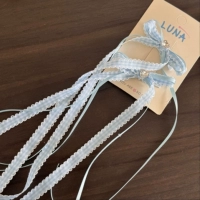 Узел из синей клетчатой ленты