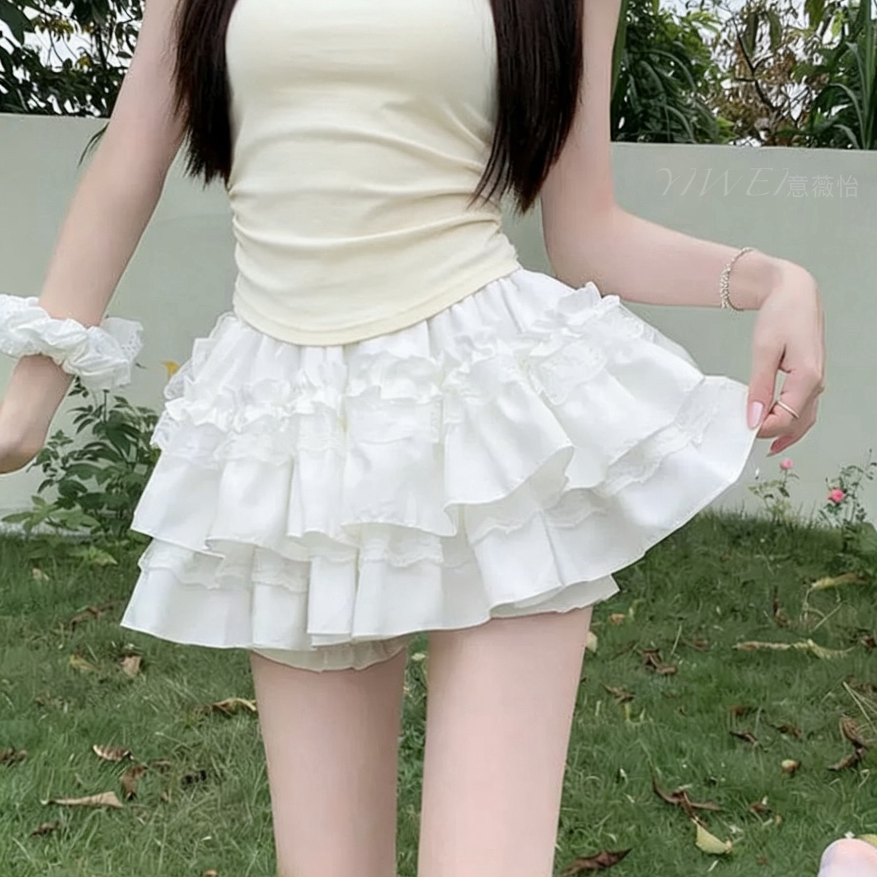 Sweet white lace cake-style A-line skirt, high-waisted, slimming, anti-exposure, ballet-style short skirt.