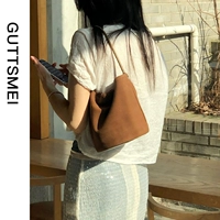 Коричневая пушистая кожа