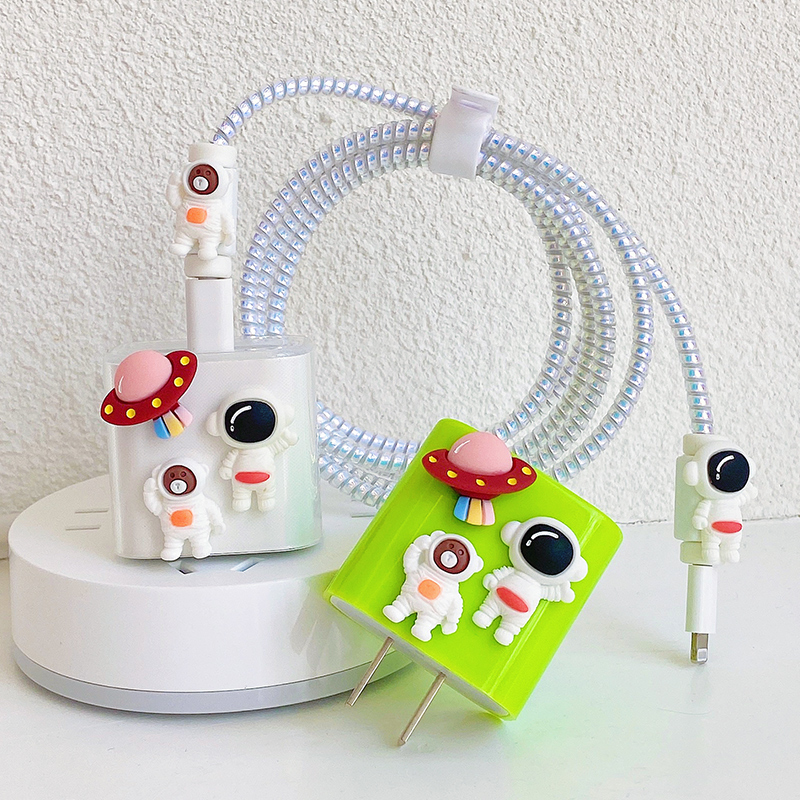 Cartoon astronaut charger protective sleeve suitable for Apple 12 data line protection line ipad2020 11pro
