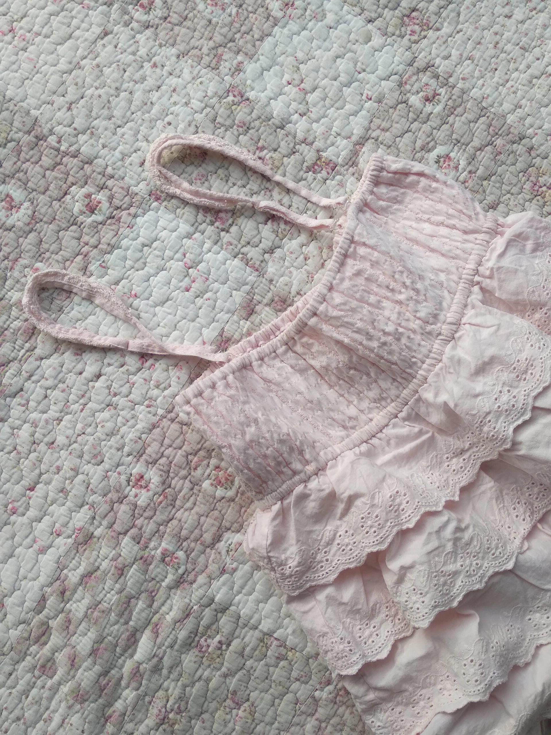 Get the "Goddess Vibe": Wavy Slim-Fit Spaghetti Strap Camisole - Detail image 4