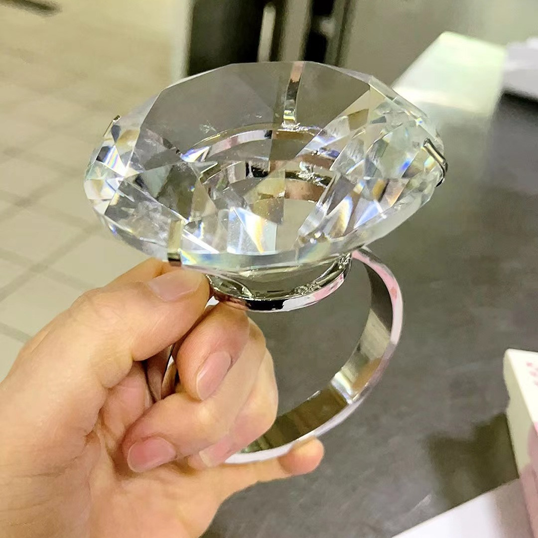 Funny big imitation diamond ring refers to Valentine's Day
