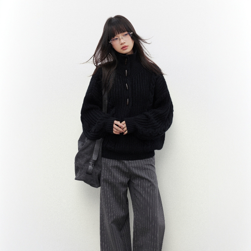 Aunp Black Turtleneck Sweater Jacket for Women with Horn Buttons, Autumn and Winter Design, Casual and Versatile Twist-Knit Top
