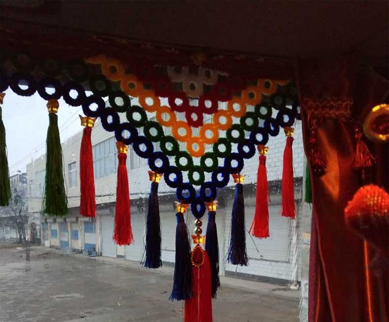 Xe tải phía trước tập tin treo tai trang trí cung cấp hoa thô cạnh tam giác treo tai Delong Auman của Dragon Fukuda General - Ô tô nội thất Accesseries trang trí taplo ô tô