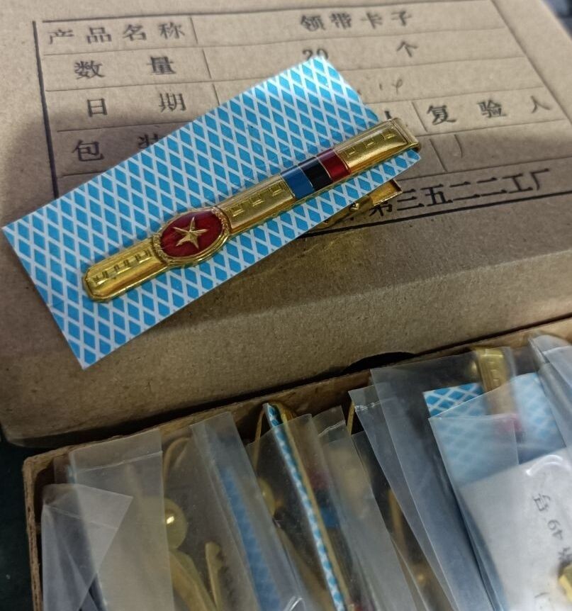 Stock 87 old lavalier clips last century metal tie clips old-fashioned lapel clips collection nostalgic commemorative