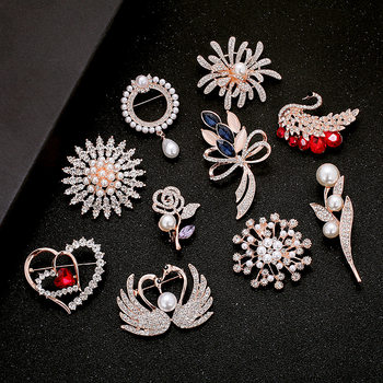 Korean Style Fashionable Brooch for Women, Rhinestone Scarf Buckle, Anti-Exposure Buckle, Crystal Corsage Pin, Pearl Jewelry Accessories