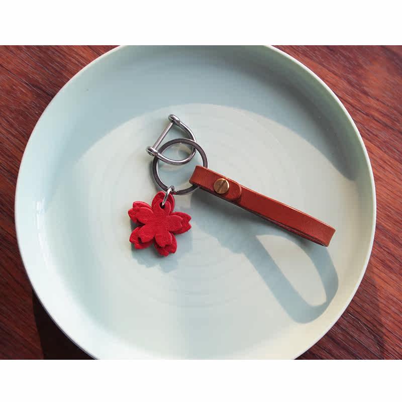 Sakura Creative Custom Handmade Cowhide Retro Car Keychain Multifunctional Cute Hanging Pendant