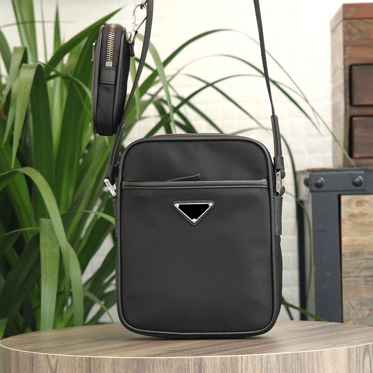 Nylon shoulder bag men's hobo two-in-one diagonal messenger bag European and American fashion vertical small square bag P2VH112