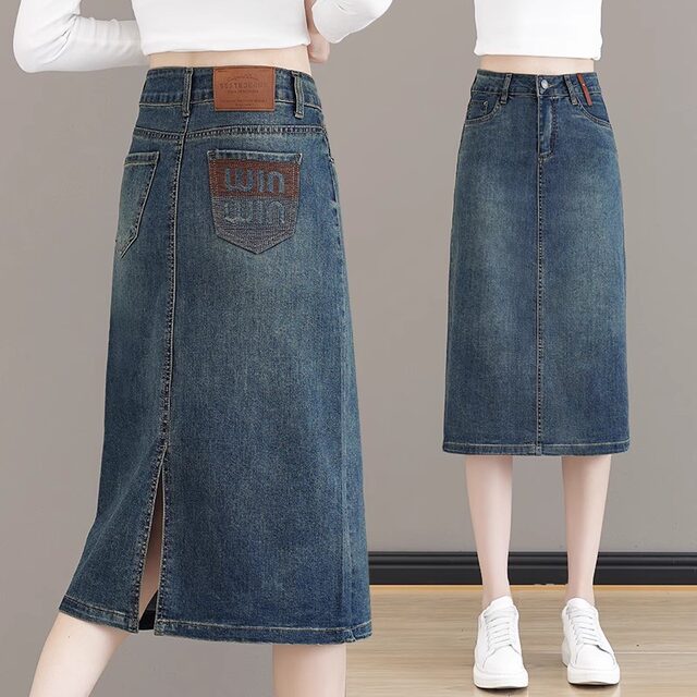 Distressed mid-length slit one-step skirt