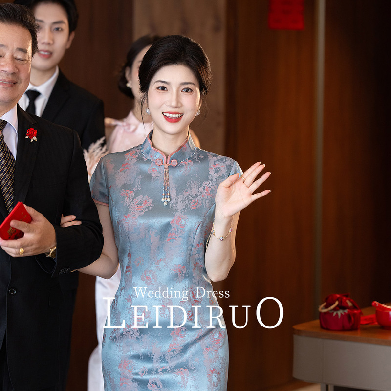 Leti Ruo's Song about the Wedding: Mother's Dress, Blue Cheongsam, New Chinese Style, Mother-In-Law's Wedding Banquet Outfit, Petite Size Leti Ruo's Song about the Wedding: Mother's Dress, Blue Cheongsam, New Chinese Style, Mother-In-Law's Wedding Banquet Outfit, Petite Size