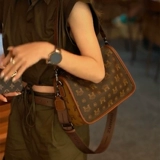 Сумка на одно плечо, 2025 года, популярно в интернете