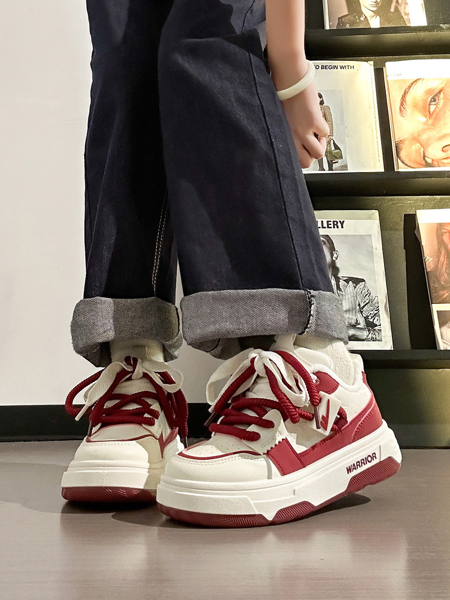 Pull-Back Burgundy Women's Shoes, New Autumn and Winter White Sneakers, Popular Women's Sports Shoes, Fleece-Lined Thick-Soled Double-Cotton Sneakers for Women