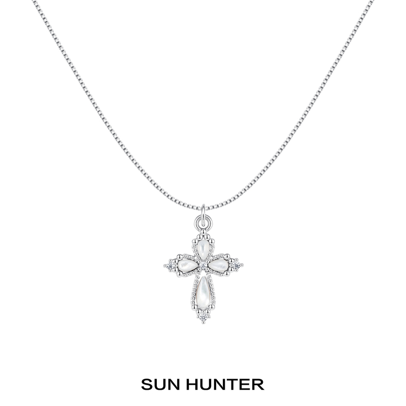 Sun Hunter Original Petal Cross Simple Chain Minimalist Light Luxury High-End Mother-Of-Pearl Clavicle Chain Niche Sun Hunter Original Petal Cross Simple Chain Minimalist Light Luxury High-End Mother-Of-Pearl Clavicle Chain Niche