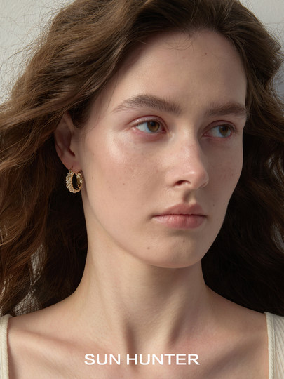 Серьги SUN HUNTER с цветком ириса, винтажные серьги Melard, нишевые серьги класса люкс с дизайнерским акцентом